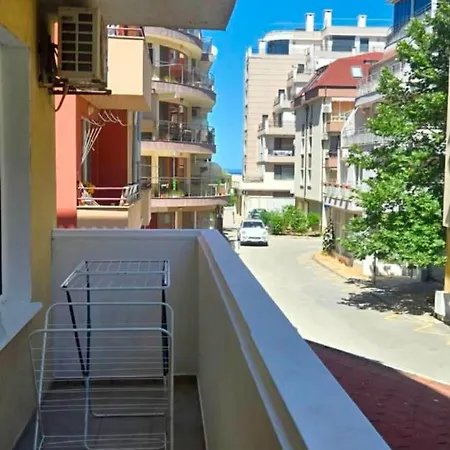 алекс 4 Apartment